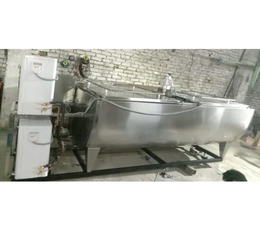 2000 Litre Bulk Milk Cooler - Color: Silver