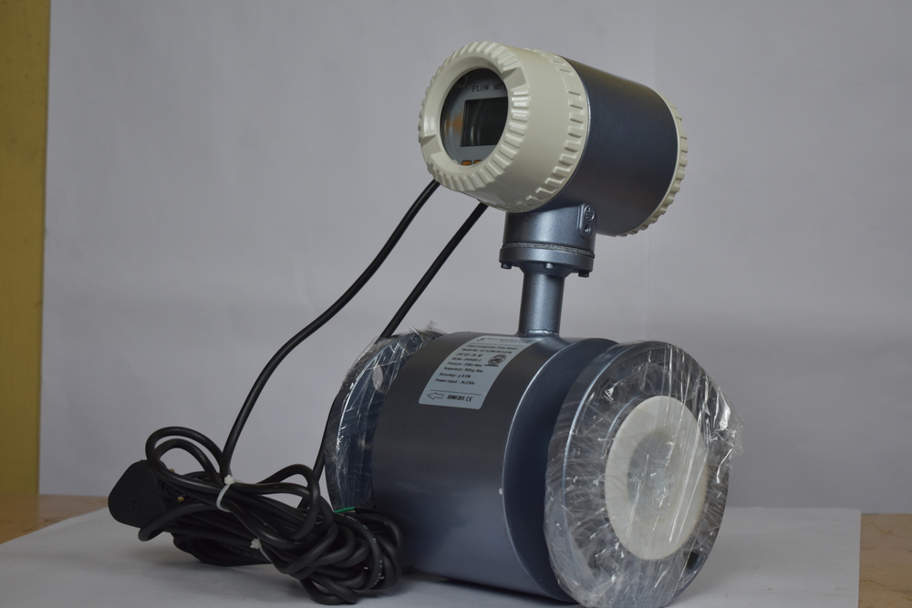 13 Inch Electromagnetic Flow Meter For Cgwa Application - Ss 316 Material, Manual Power Supply, Digital Display, Grey Finish | Durable Industrial Solution