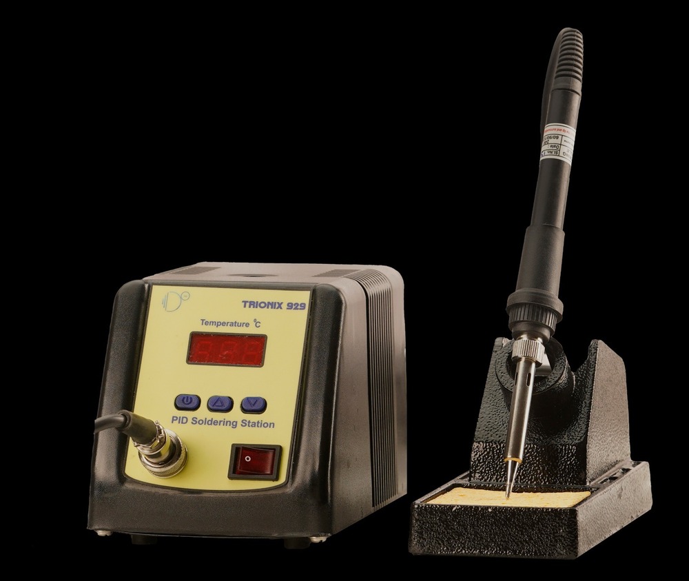 Temperature Controlled Soldering Station Trx 929 - Color: Black And Yellow