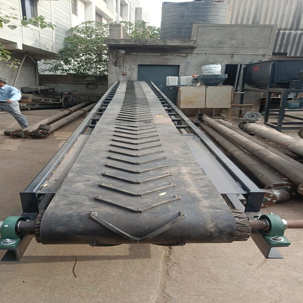 Truck Loading Conveyor - Mild Steel, 26 Ft Length X 600mm Width, 6 To 10 Ft Adjustable Height | High Load Bearing, Oil Resistant, Smooth Roller Operation