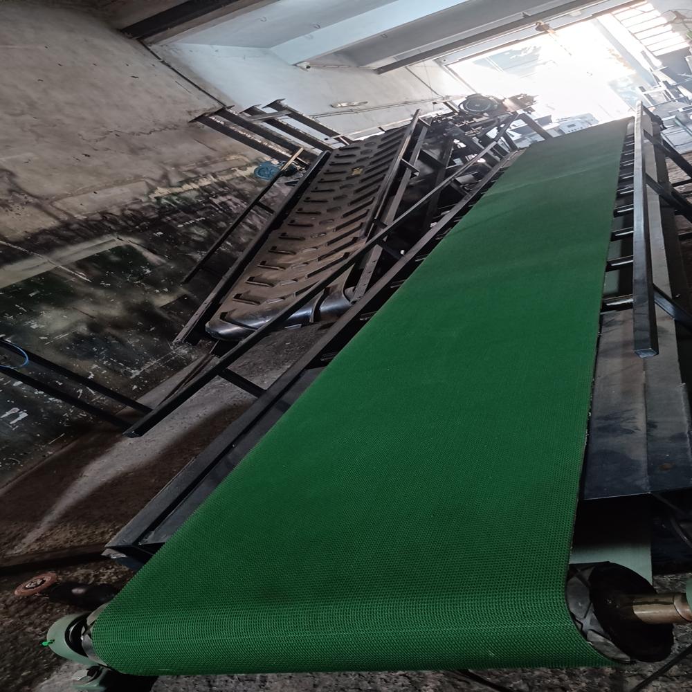 Truck Loading Conveyor - Mild Steel, 26 Ft Length X 600mm Width, 6 To 10 Ft Adjustable Height | High Load Bearing, Oil Resistant, Smooth Roller Operation