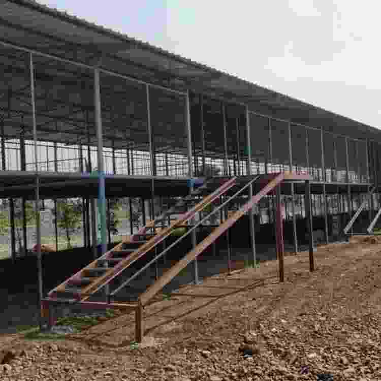 Elevated Goat Farm Shed - Color: Na