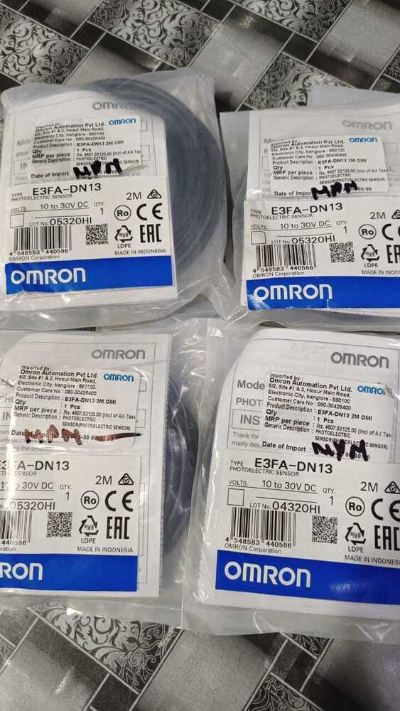 OMRON PHOTOELECTRIC SENSOR  10 TO 30VDC, E3FA-DN13 2M,E3FB-DN21