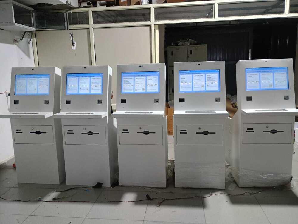 21.5 inch computer kiosk