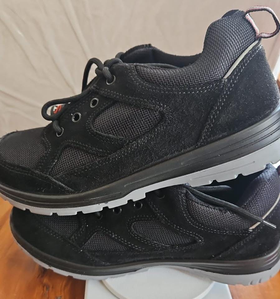 Double Density Polyurethane, Oil & FuelResistant, Anti-static High Quality Nu buck Leather Safetu shoe HS-2601