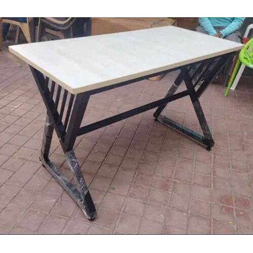 Supreme Plastic Tables