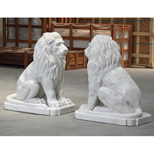 Lion Statue - Color: White
