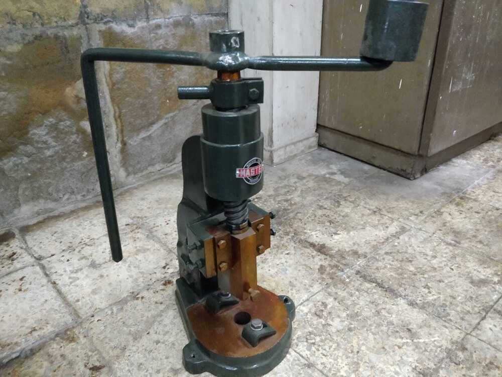 हाथ से चलने वाले डाई काटने वाले प्रेस