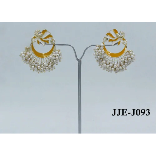 Exquisite Look Golden Ladies Earring