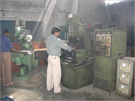 डीएमसी मोल्डिंग टूल रूम