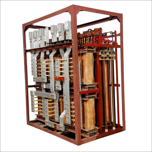 तीन चरण वोल्टेज नियामक