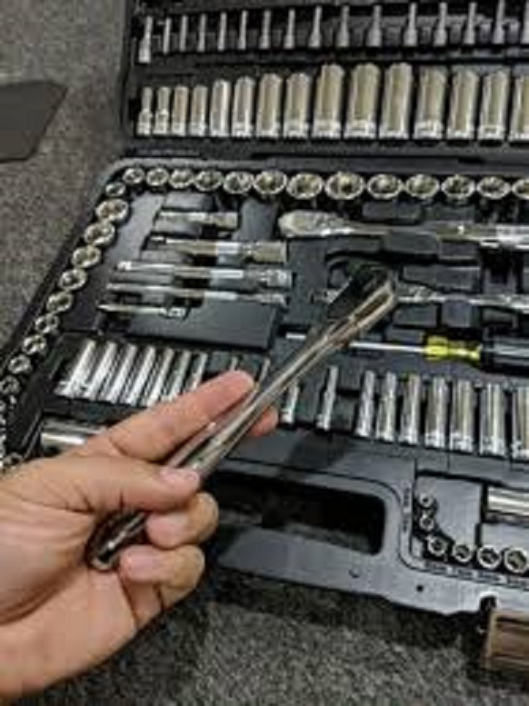 205pc 1/4,3/8,1/2dr Socket Set (Mm) - Color: Silver