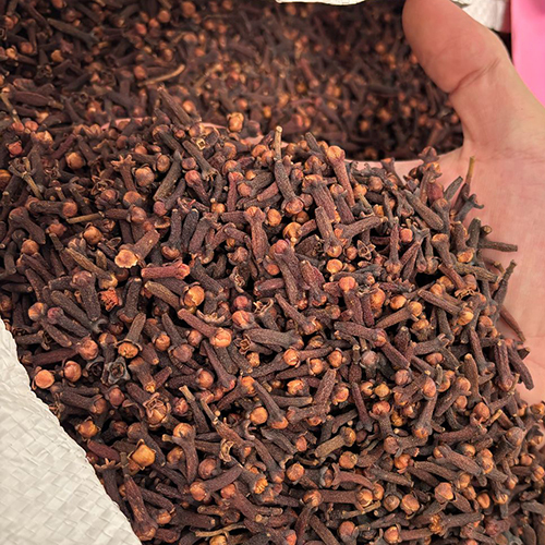 Whole Cloves - Food Grade Raw Whole Pieces | Brown Color, Shelf Life Of Up To 24 Months, Available In 10 Kg Boxes And 50 Kg Bags