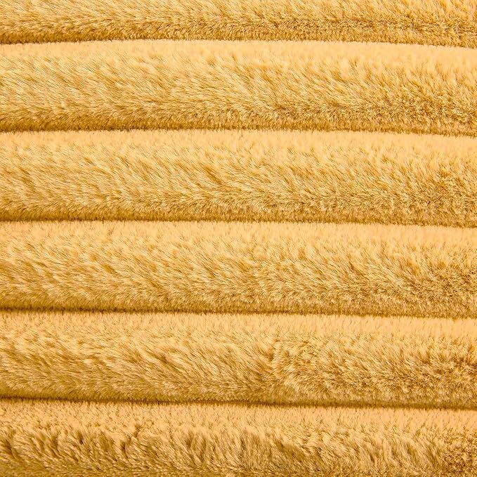 Rabbit Fur - Pattern: Plain Dyed