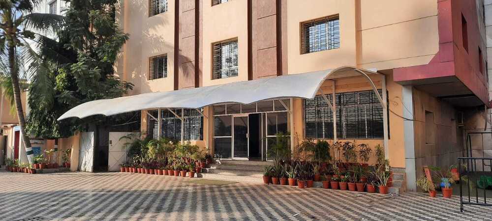 Fabric Shade Canopy - Capacity: 5+ Person