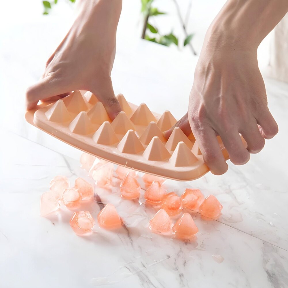 Multicolor Plastic Ice Cube Tray - Plastic Material, 26x12 Cm Size, Brown Color, Smooth Surface Finish - Durable And Elegant Design For Beverages