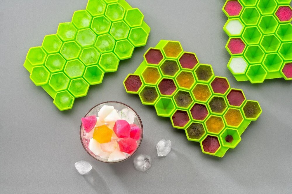 Diamond Ice Tray - Silicone, 20x12x3 Cm | Round Shape, Smooth Surface Finish, Vibrant Green Color For Elegant Ice Cube Creation