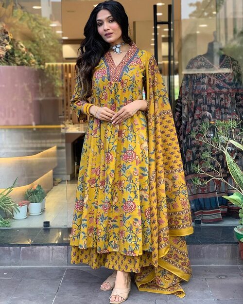Designer Kurti Pair - Color: Mix