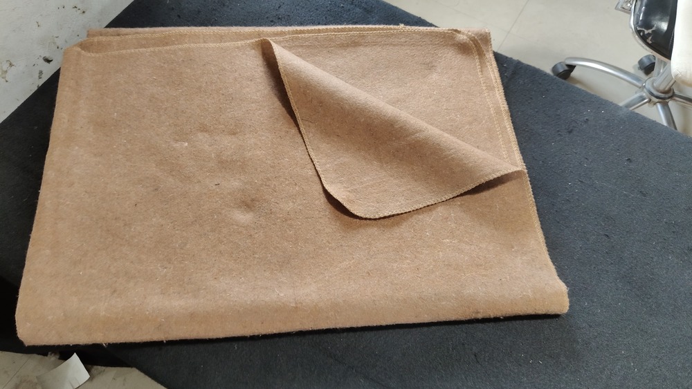 1.5kg Brown Non Wowen Donation Single Blanket - Age Group: Adults