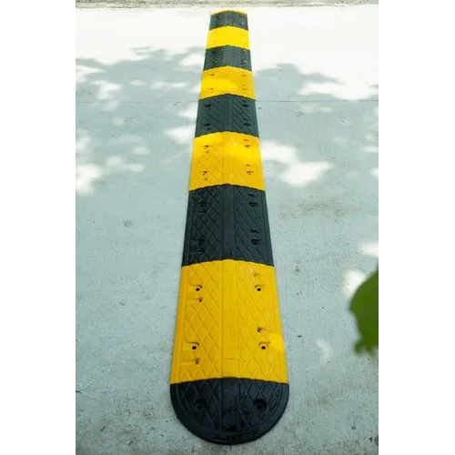 Rubber Speed Bump - Epdm Material, 500 Mm (L) X 350 Mm (W) X 50 Mm (H), Black And Yellow | High Rigid Hardness, Load Capacity 20 Tons, Modern Style