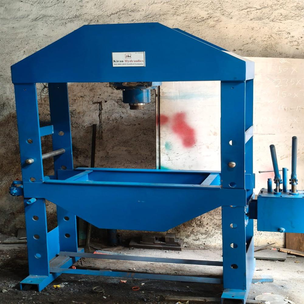 100 Ton Power Operated Hydraulic Press Machine Manufacturer Maharashtra