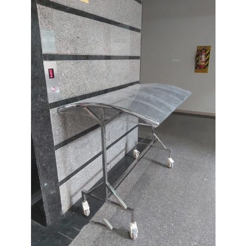 Apron Stand - Color: Silver