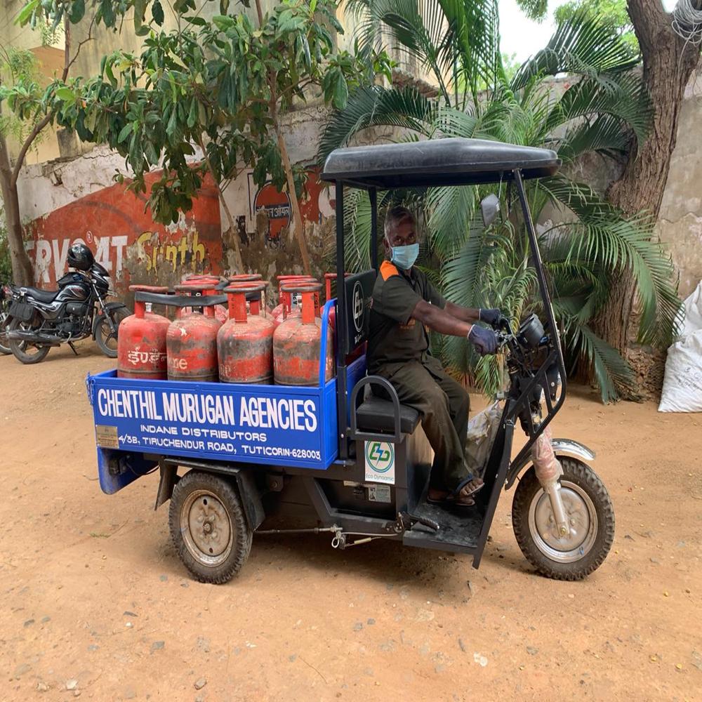 Battery Operated Rickshaw - 1880w Motor, 60ah Lead Acid Battery | Rear Wheel Drive, 25 Km/hr Top Speed, 1 Person Capacity, 100 Km Range