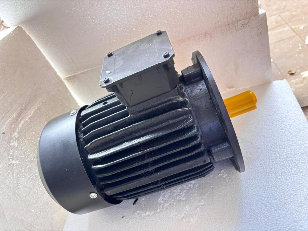 Gear Motor In Ahmedabad - Color: Black