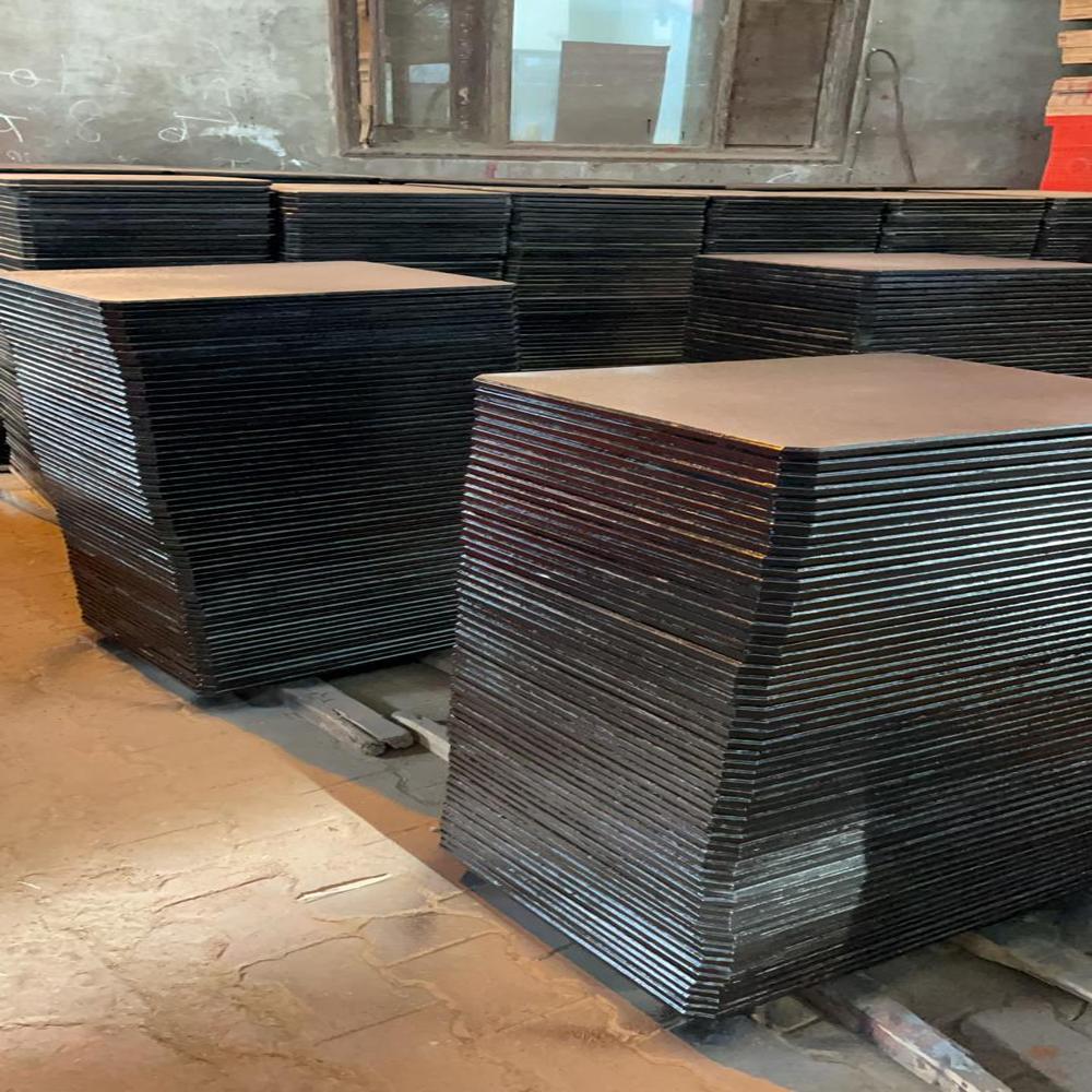 Black Wooden Fly Ash Bricks Pallet And Paver Block Pallet - High-grade Material, Multiple Size Variants, Ventilated Mesh Style, Available In Different Colors | 2-way Forklift And Handlift Compatible