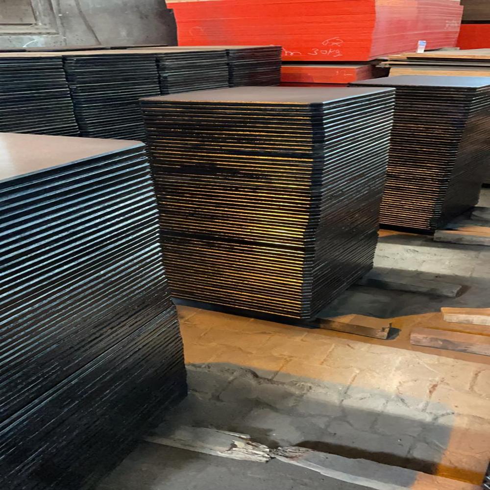 Black Wooden Fly Ash Bricks Pallet And Paver Block Pallet - High-grade Material, Multiple Size Variants, Ventilated Mesh Style, Available In Different Colors | 2-way Forklift And Handlift Compatible