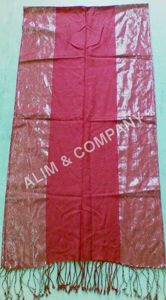 गुलाबी सीम वाली स्कार्व्स