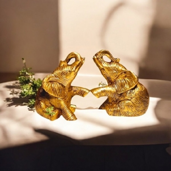 एक जोड़ी पीतल के हाथी की प्रतिमाएँ जो Aakrati द्वारा बनाई गई हैं | संगृहीत करने योग्य मूर्तियाँ | शोपीसेस | सजावटी वस्तुएँ (पीला, ऊँचाई 3.8 इंच)