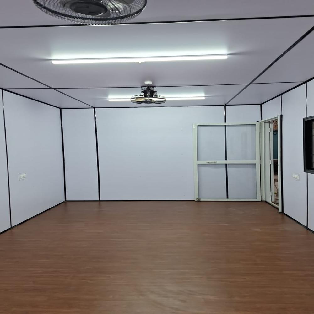 Shipping Container - 20x8x8.5 Ft, Height: 8.5 Ft | Multi-purpose Use For Office & House, Robust Design For Weather Resistance And Durability