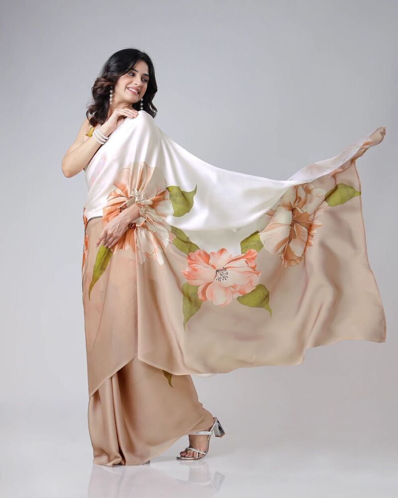 Hand Sarees - Color: Multicolour
