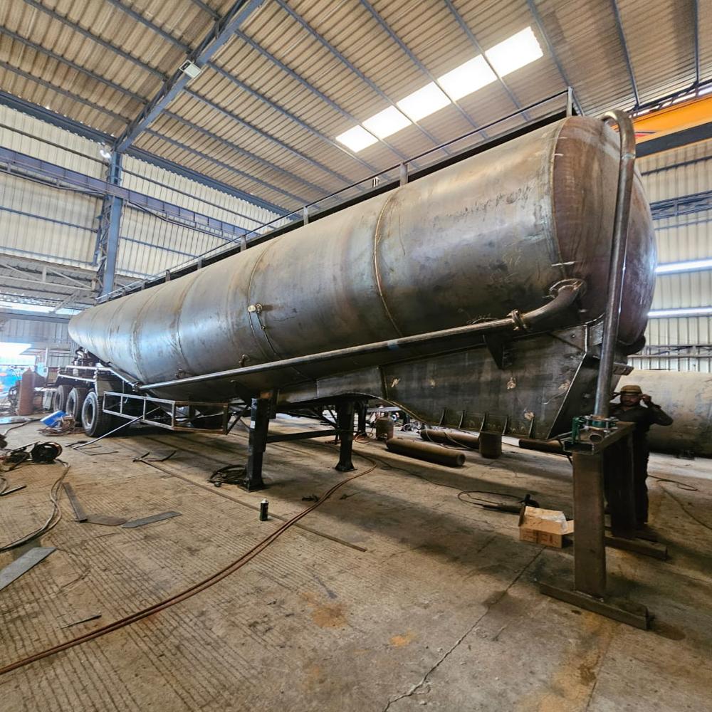 Titan Bulker Trailer - Material: Aluminum/alloy
