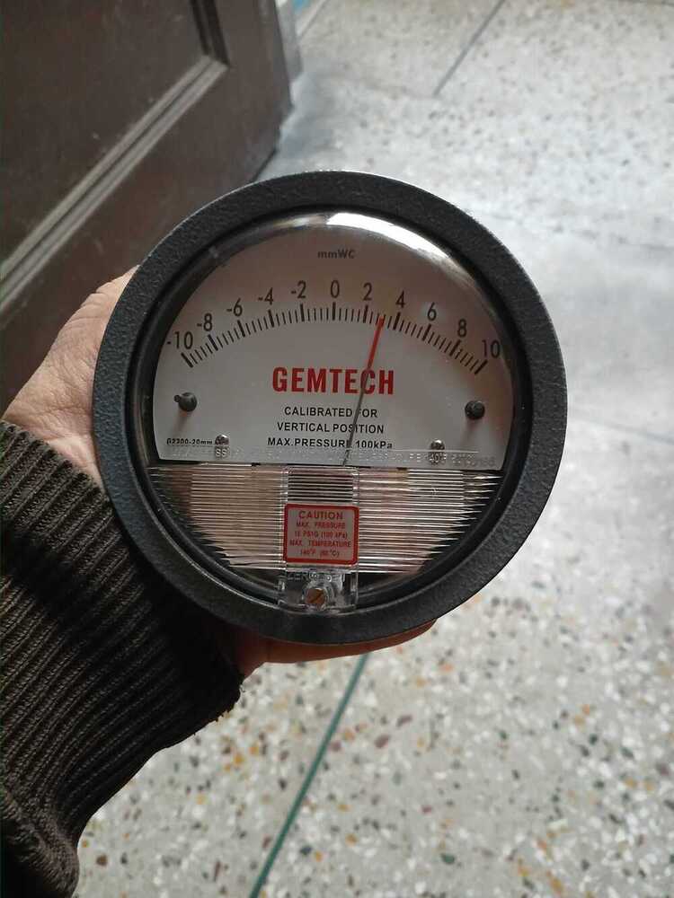 Gemtech Model G2301 Differential Pressure Gauge Range 0.5-0-0.5 Inch - Color: White / Black