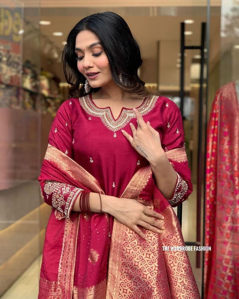 NEW BEAUTIFUL HEAVY STITCHED SUIT