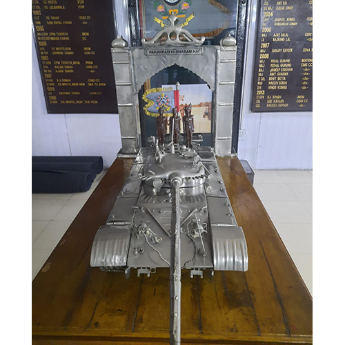 Metal Statue - Color: Various Colors