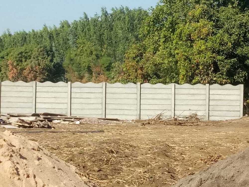 Rcc Pre Cast Pre Stressed Compound Wall - Custom Size Panels & Columns | Eco-friendly Cement And Sand Material, Painted Finish For Boundary Integrity