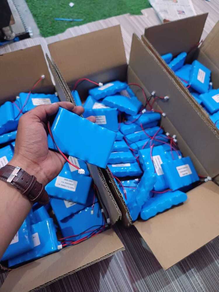 7.4volt 7800mah Lithium Rechargeable Battery - Features: Long Lifespan