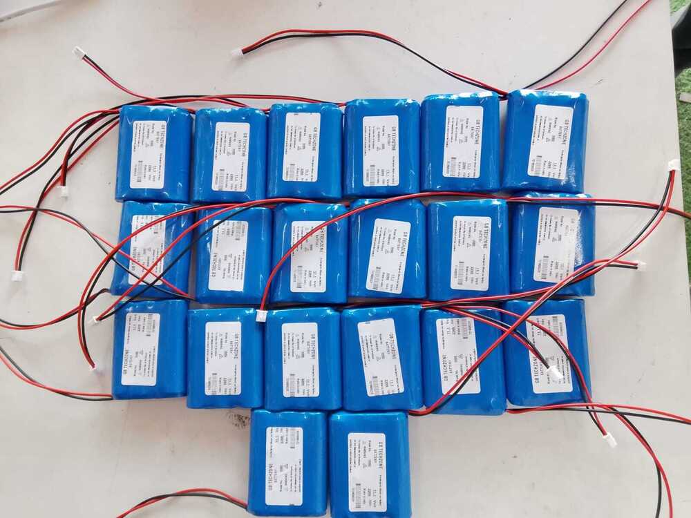 11.1volt 2600mah Lithium Rechargable Battery Pack - Features: Long Lifespan