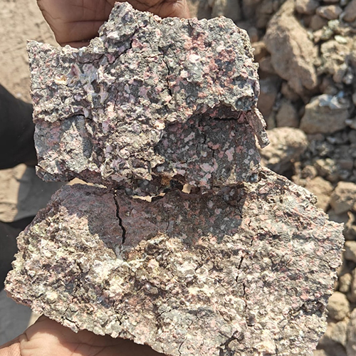 Bentonite Ore Lumps - Strength: Swelling Capacity: High