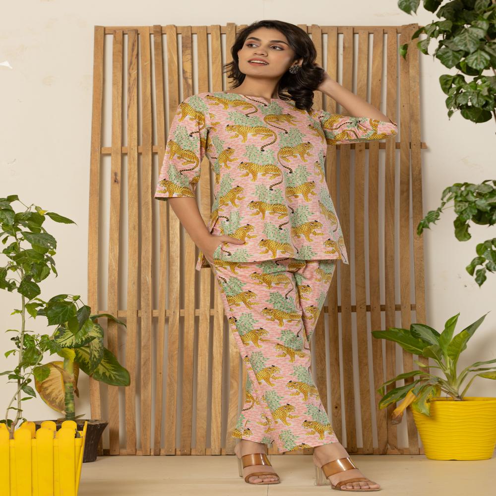 लेपर्ड प्रिंट नाइट सुइट्स प्लस साइज