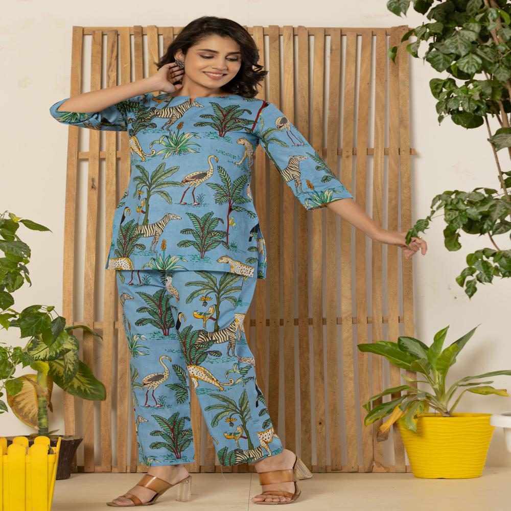 नीला पशु प्रिंट नाइट सूट