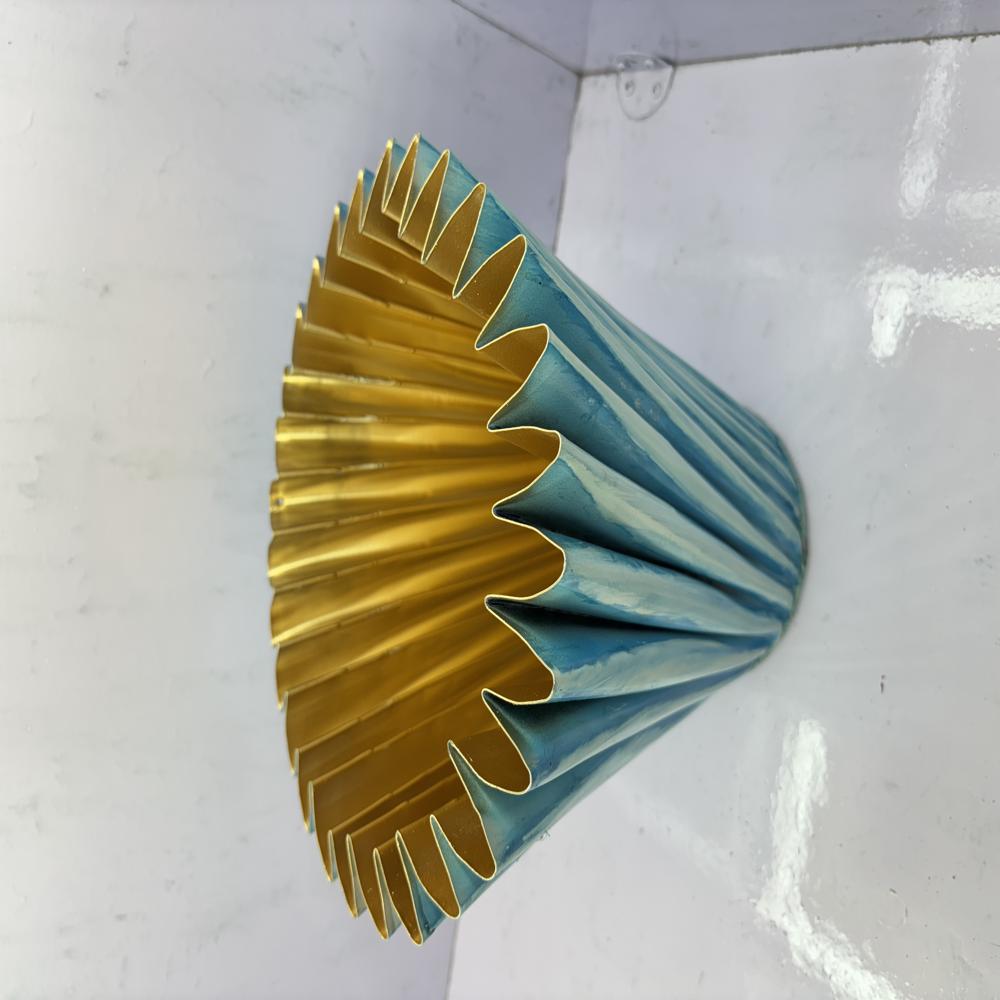 Dh-iron Planter 001 - Color: Golden