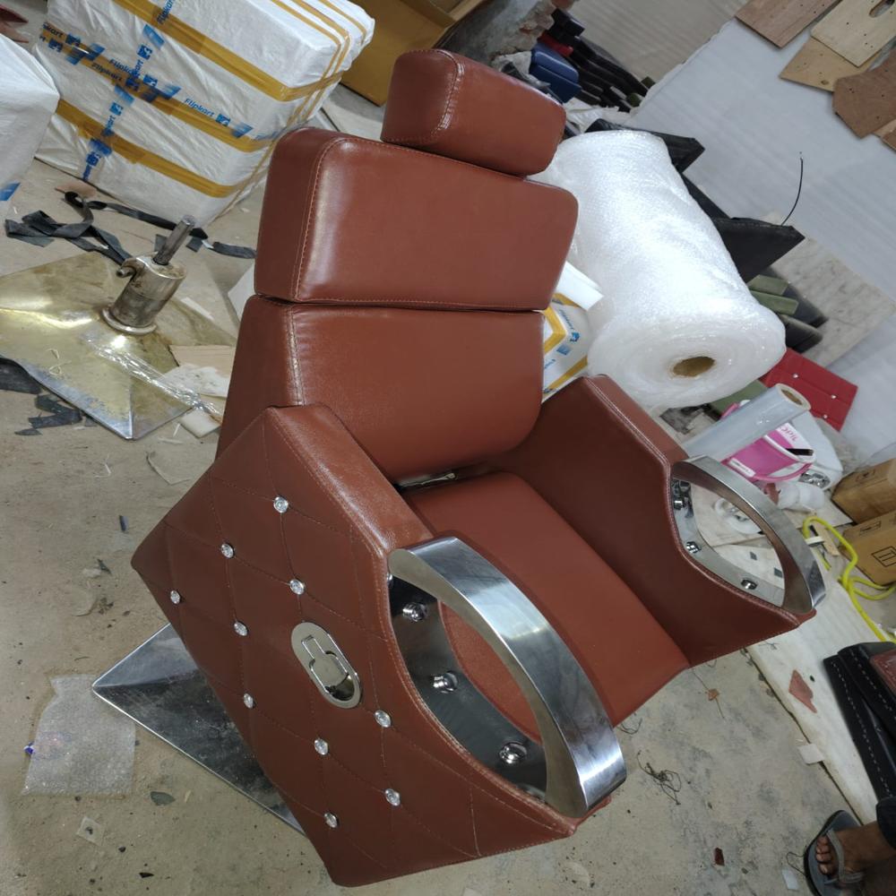 JSWL Apple saloon chair