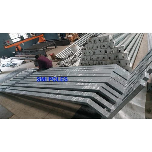 Street Light Rectangular Pole - Color: Silver