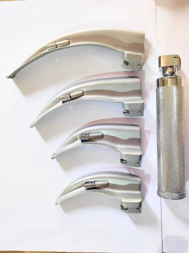 LARYNGOSCOPE BLADES WITH HANDLE