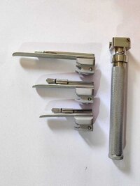 LARYNGOSCOPE BLADES WITH HANDLE