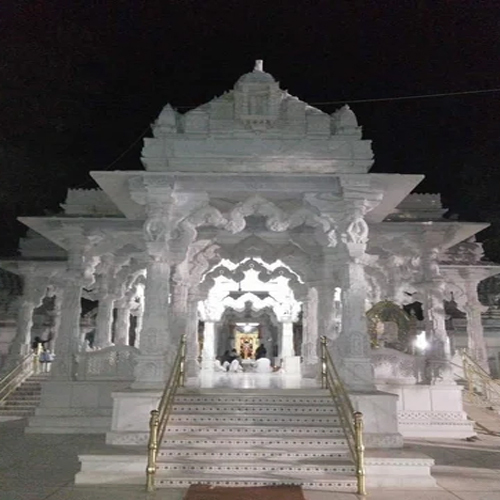 आधुनिक सफेद संगमरमर का मंदिर
